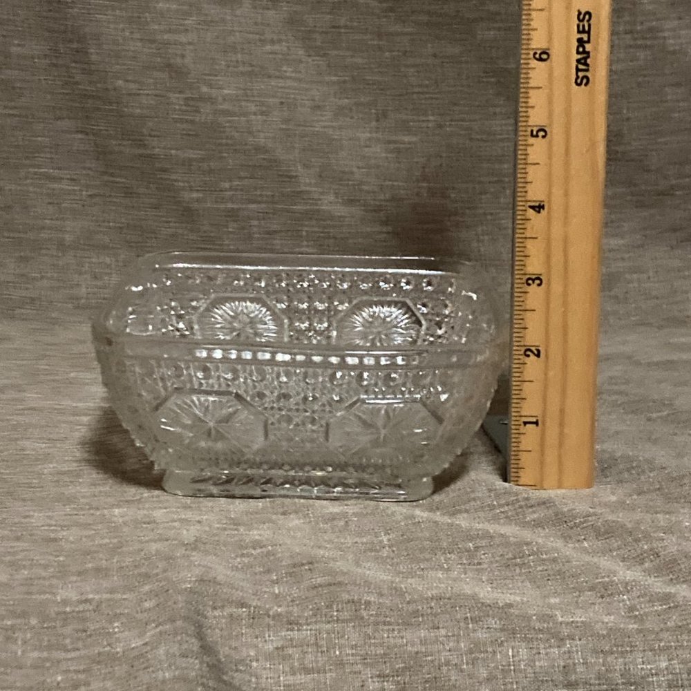 VINTAGE CRYSTAL GLASS SQUARE CANDY DISH - Picture 7 of 8